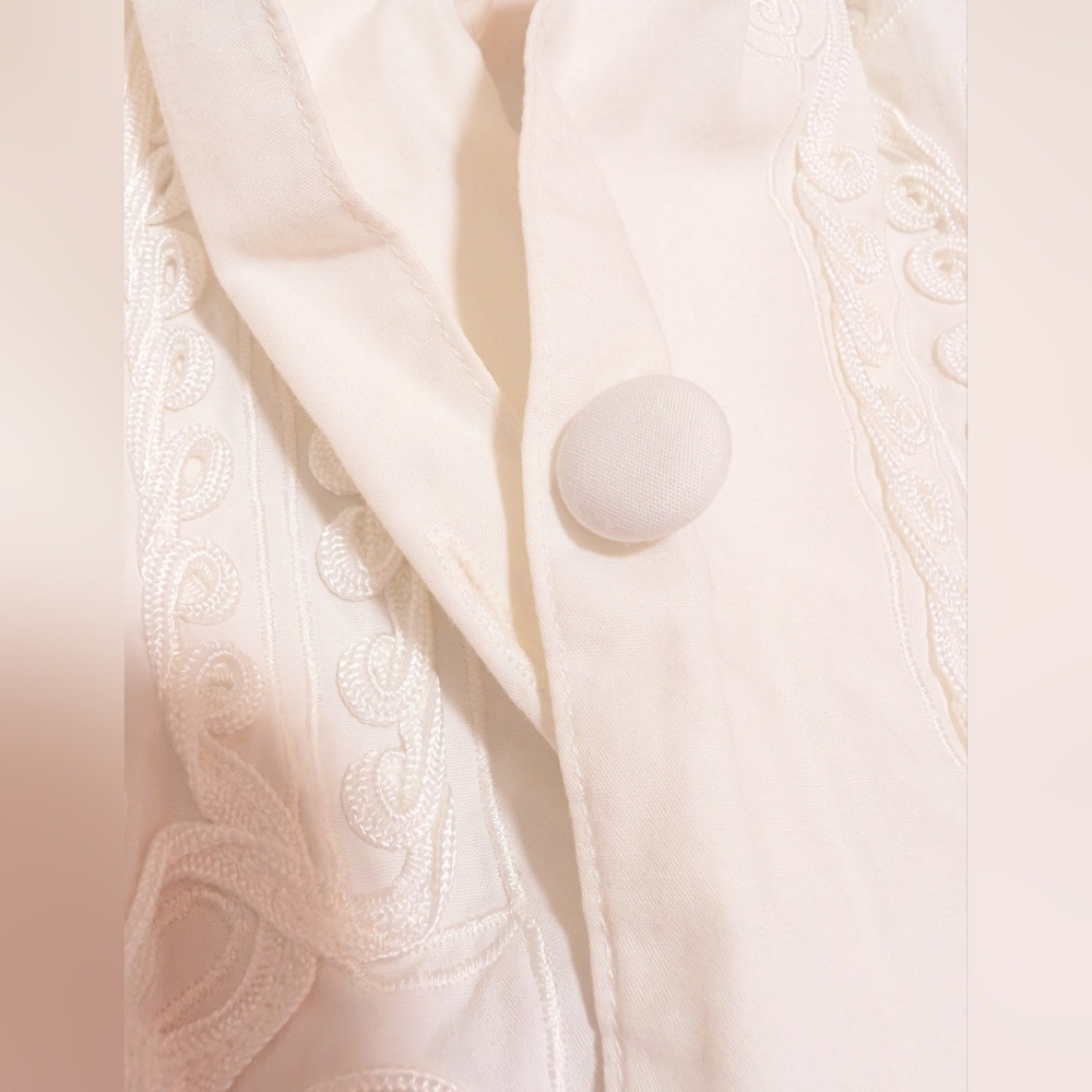 Holt Renfrew Embroidered Button-Down Shirt With Elegant Puffy Sleeves Size 6 - Picture 4 of 6